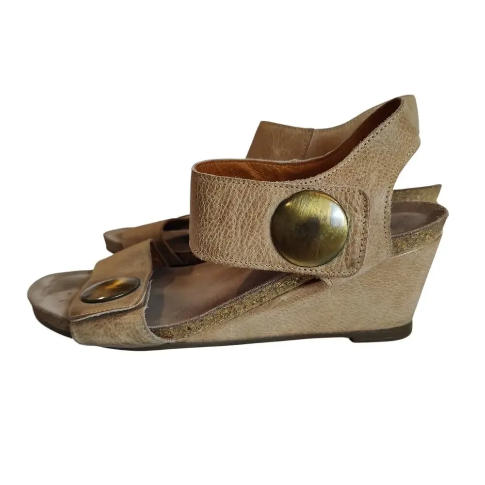 Taos Sz 39 (US 8-8.5) Tan Carousel 2 Wedge Sandals Leather Strappy Adjustable